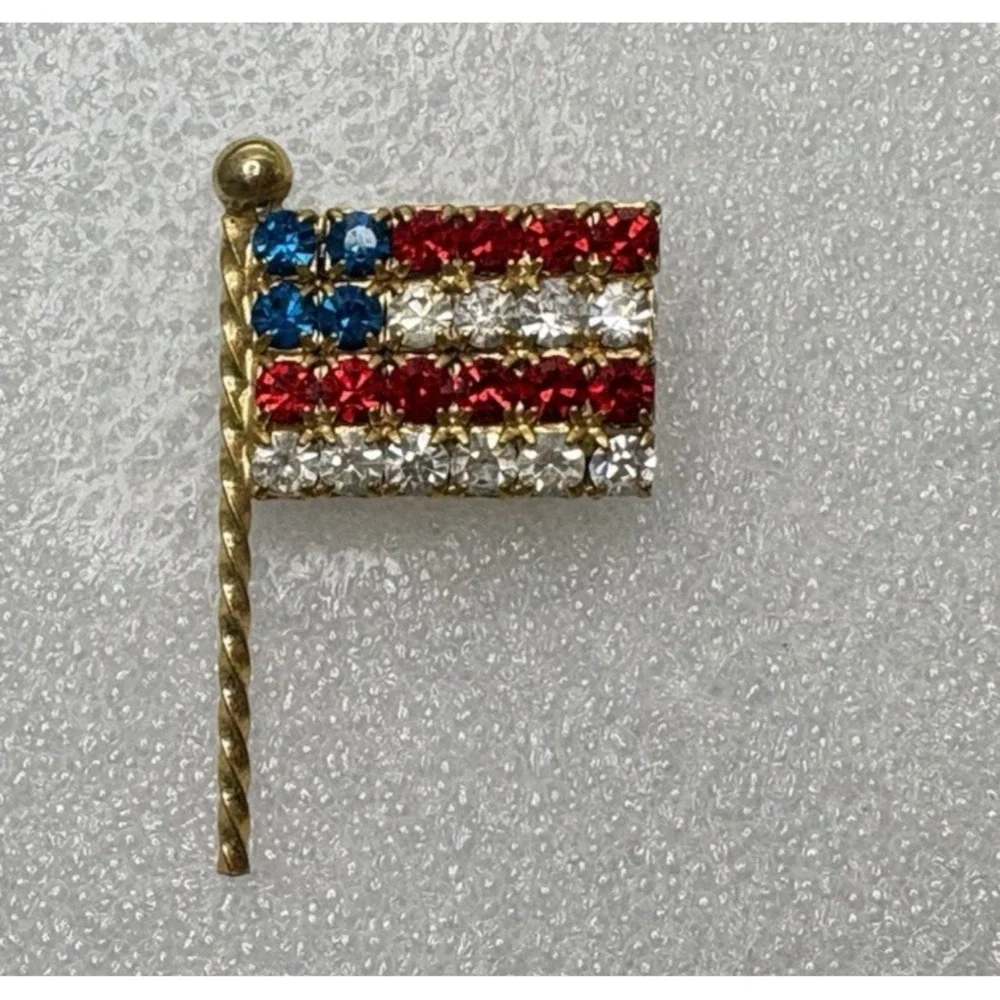 Vintage jewelry patriotic rhinestone gold tone American small flag brooch pin